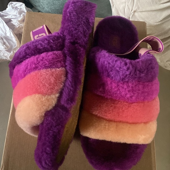 Ugg - Picture 3 of 6